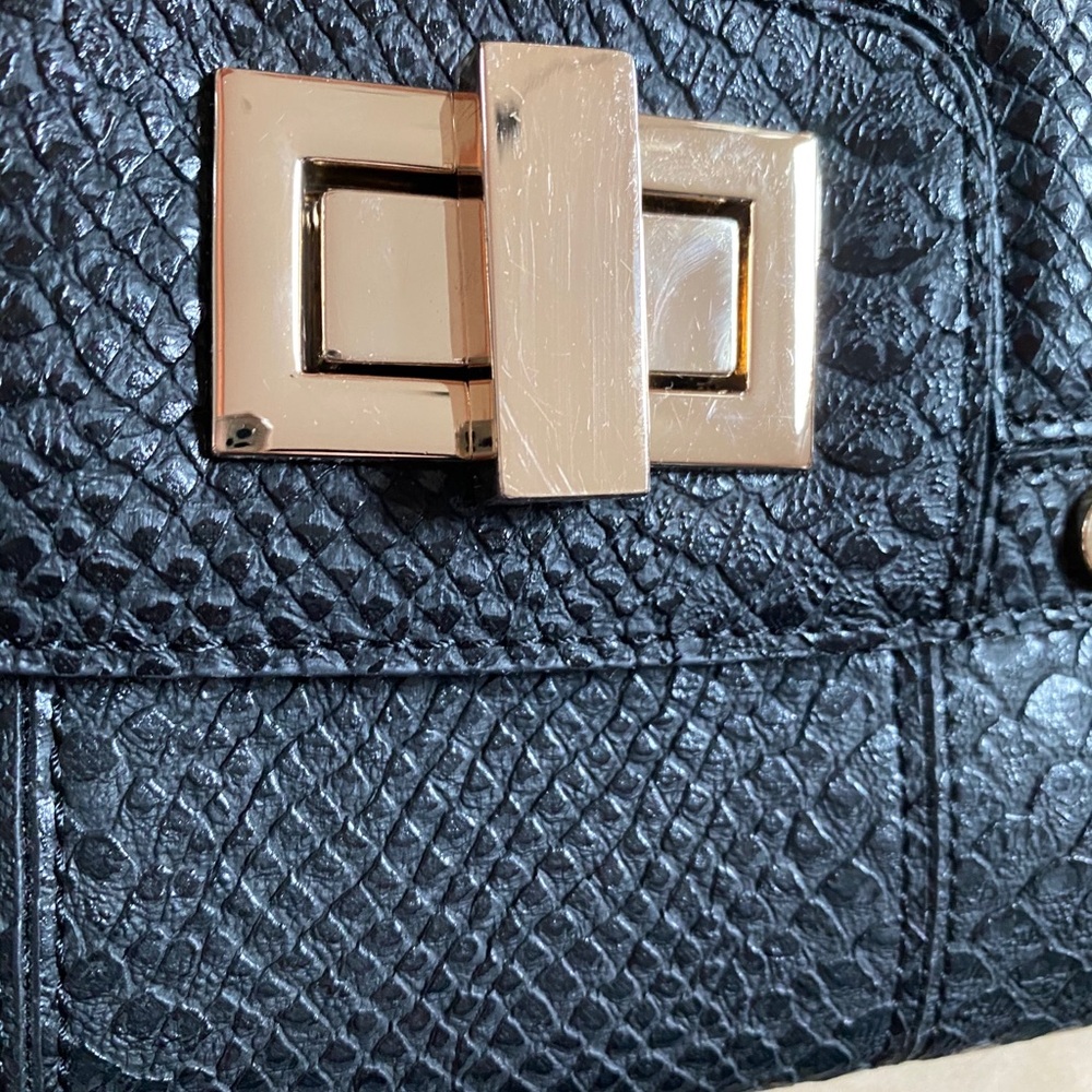 Cache Black Shoulder bag Like New - Picture 7 of 9